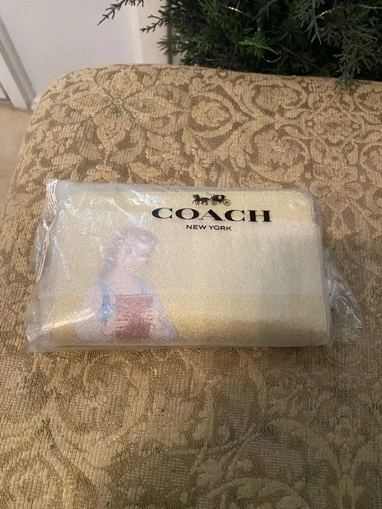 Coach Disney X Belle Medium Pebbled Leather Zip Wallet NWT - Picture 8 of 8